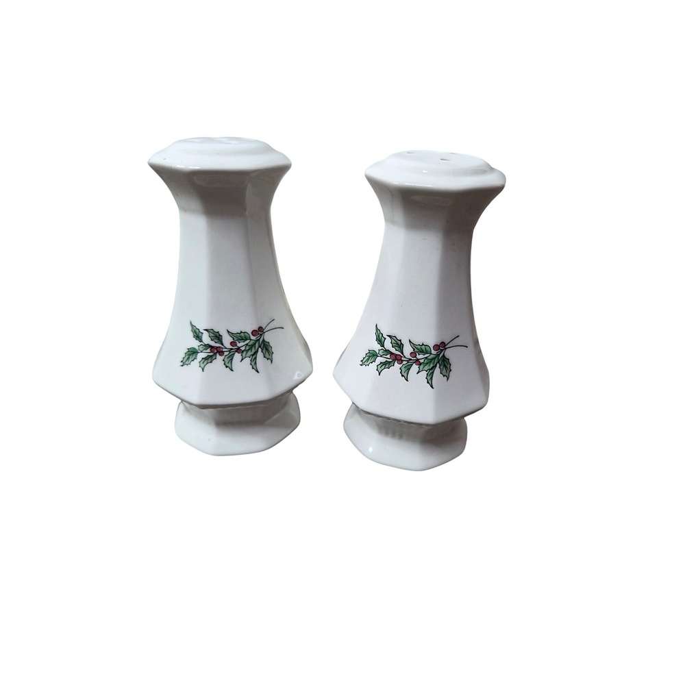 Vintage Holly Berry Salt Pepper Shakers Japan Ceramic‎ Kitchen Decor